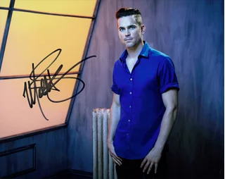 Matthew Bomer autograph