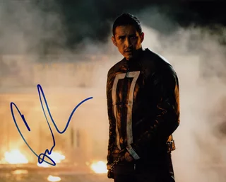 Gabriel Luna autograph