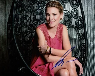 Mirrah Foulkes autograph