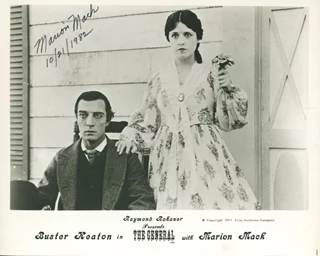 Marion Mack autograph