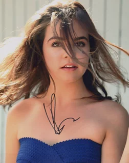 Bailee Madison autograph