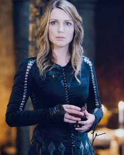 Tania Nolan autograph