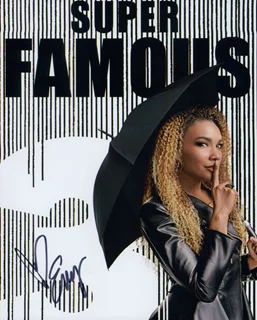 Emmy Raver-Lampman autograph