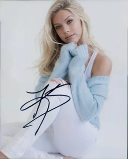 Kaylyn Slevin autograph