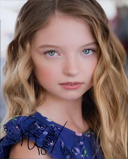 Shae Smolik autograph