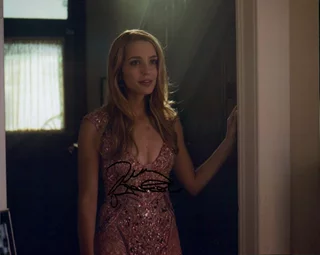 Jessica Rothe autograph