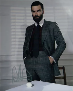 Aidan Turner autograph