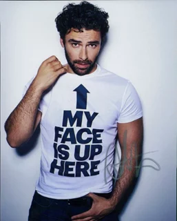 Aidan Turner autograph