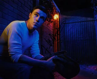 Finn Wittrock autograph