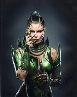 Elizabeth Banks autograph