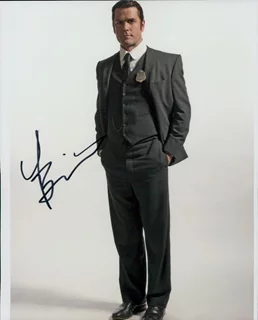 Yannick Bisson autograph