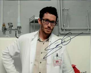 Simon Quarterman autograph