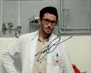 Simon Quarterman autograph