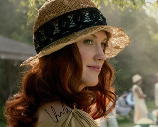 Lauren Lee Smith autograph