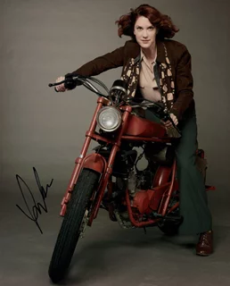 Lauren Lee Smith autograph