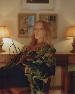 Annie Starke autograph