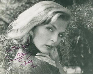 Lizabeth Scott autograph
