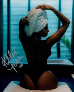 Khloe Terae autograph