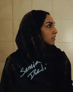 Samira Izadi autograph