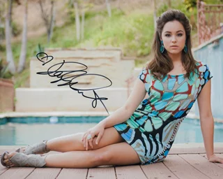 Hayley Orrantia autograph