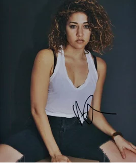 Marielle Scott autograph