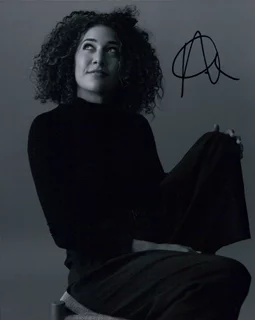 Marielle Scott autograph
