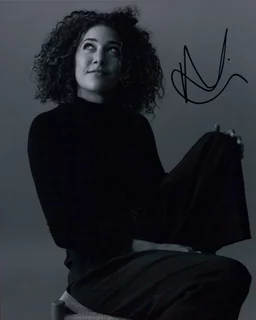 Marielle Scott autograph