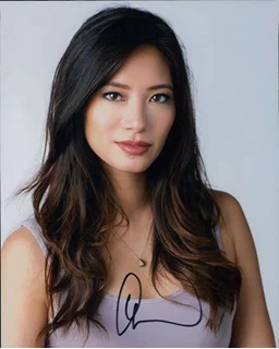 Chantal Thuy autograph