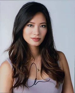 Chantal Thuy autograph