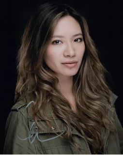 Chantal Thuy autograph