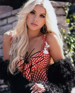 Kaylyn Slevin autograph