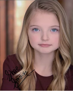 Shae Smolik autograph