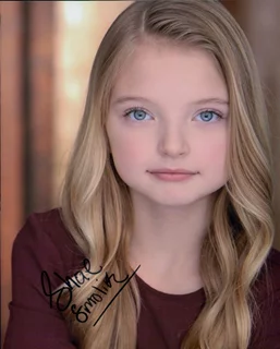 Shae Smolik autograph