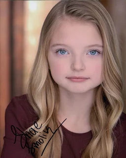 Shae Smolik autograph