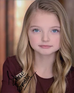 Shae Smolik autograph