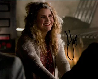 Jillian Bell autograph