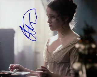 Alice Englert autograph