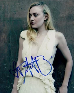 Dakota Fanning autograph