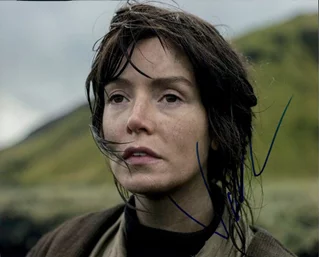 Valene Kane autograph