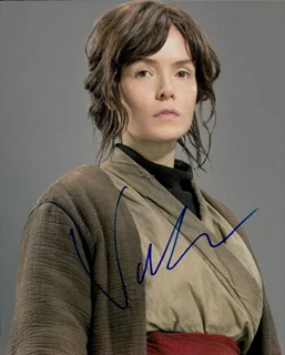 Valene Kane autograph