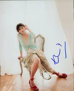 Emily Mortimer autograph