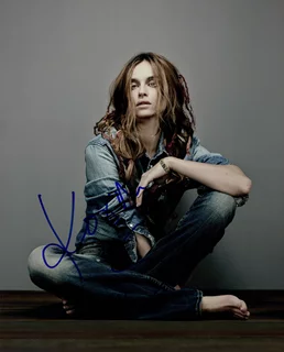 Kasia Smutniak autograph