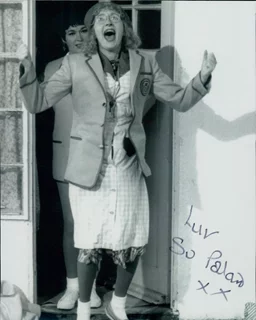 Su Pollard autograph