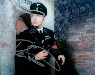 Derren Nesbitt autograph