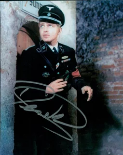 Derren Nesbitt autograph
