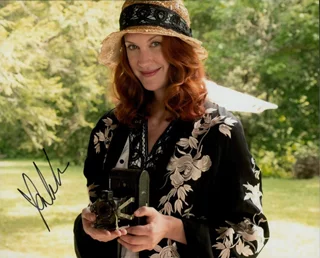 Lauren Lee Smith autograph