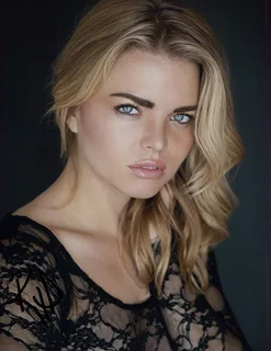 Kiersten Hall autograph