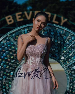 Aurora Ouyang autograph