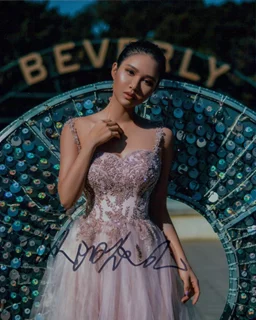 Aurora Ouyang autograph