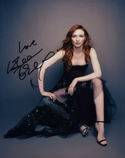 Eleanor Tomlinson autograph